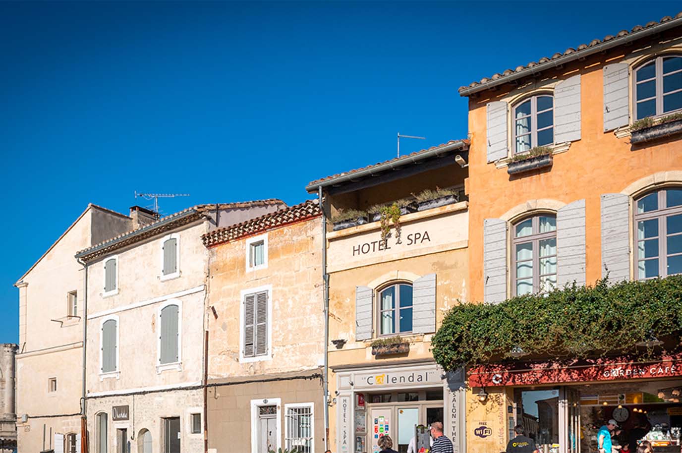 Retraites Abordables dans la Charmante Arles en France : Quatre Hôtels Économiques