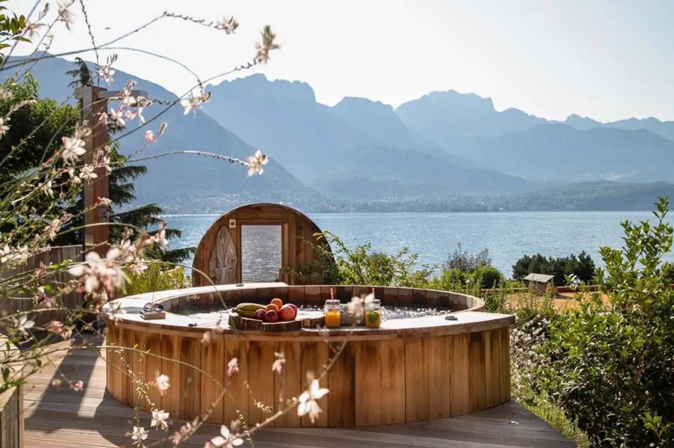Le Raffinement au Bord du Lac : Exploration des Hôtels d&rsquo;Exception à Annecy