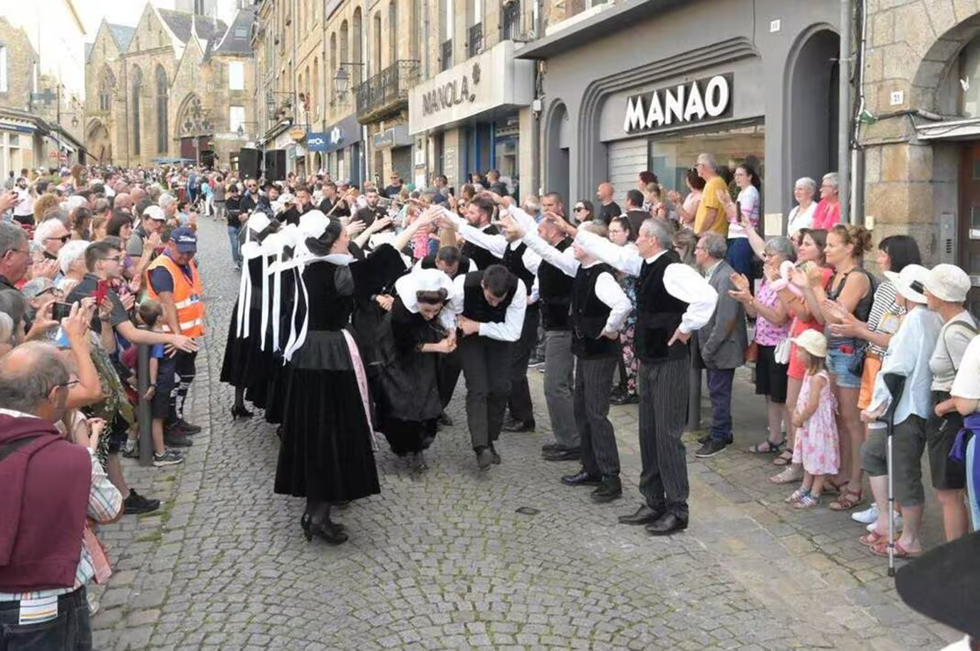 Célébrer la Culture Bretonne : Festivals, Événements et Traditions à Ne Pas Manquer